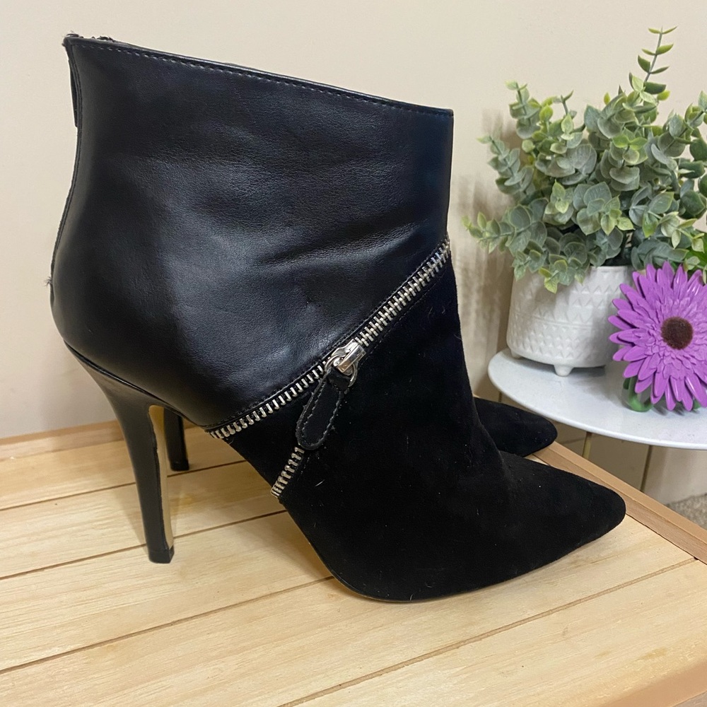 ✨ Black Booties ✨ - Picture 3 of 5